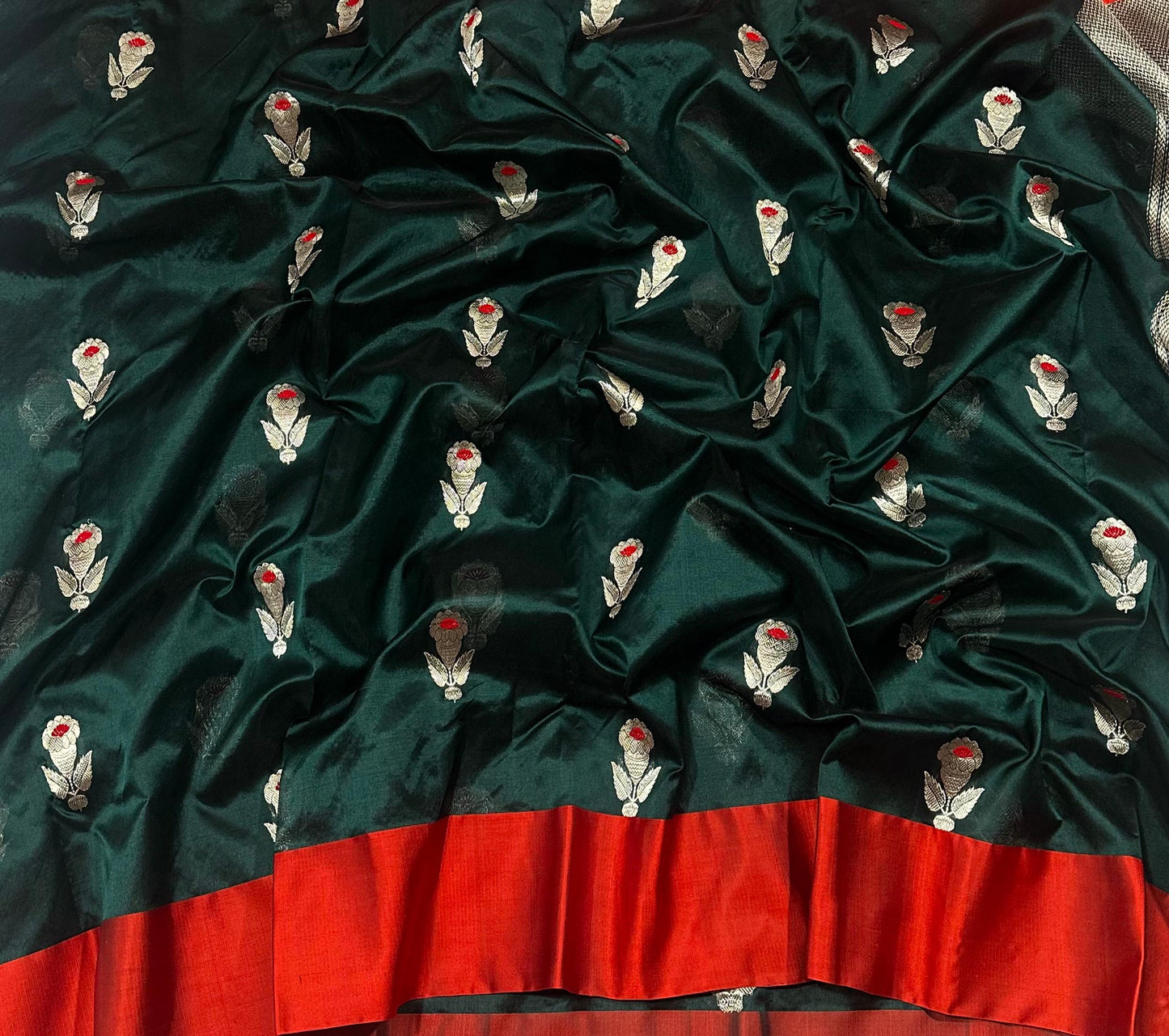Elegant Bottle Green Pattu Silk Saree with Intricate Zari Floral Motifs