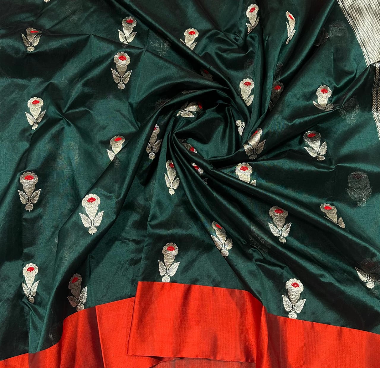 Elegant Bottle Green Pattu Silk Saree with Intricate Zari Floral Motifs